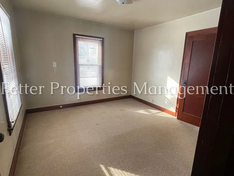1621 Burdette Ave — Photo 4