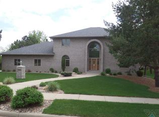 3005 E 38th St, Sioux Falls, SD 57103