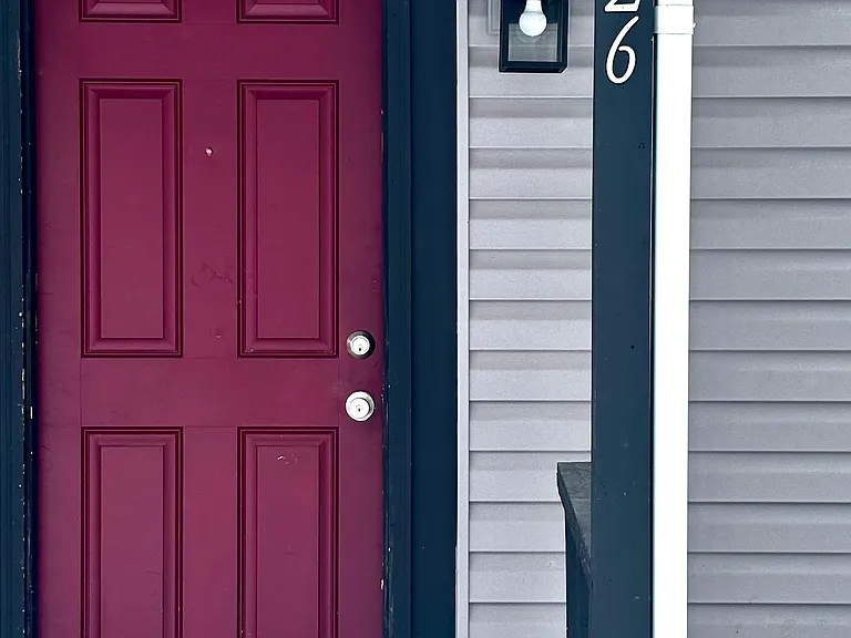 726 Stanton St — Photo 1