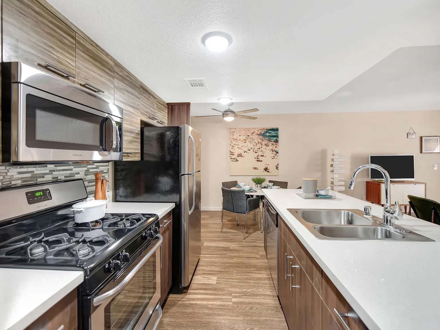 The Lexington Apartment Homes — Photo 2