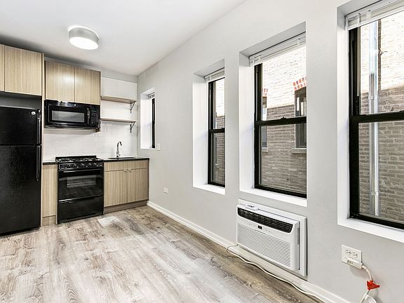 3rd image of 4875 N Magnolia Ave #217