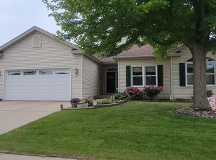 815 Oakwood Ln, Watertown, WI 53094