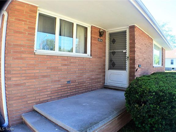 3rd image of 4096 W 224th St