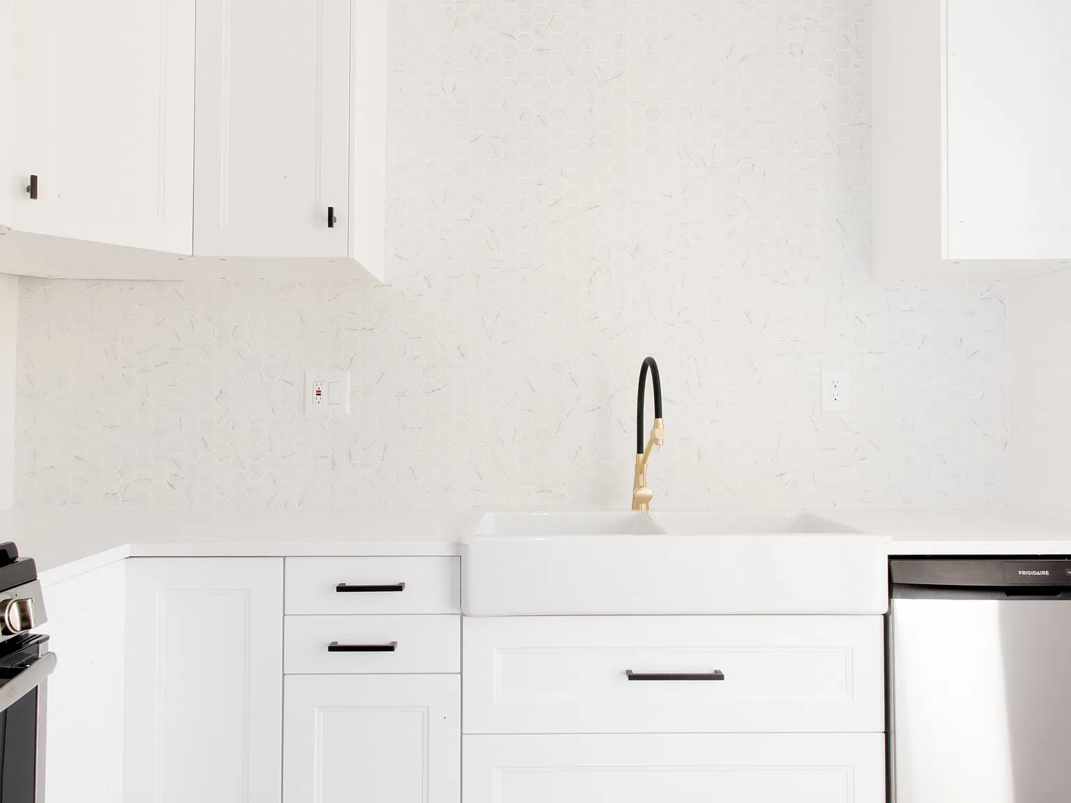 2 bed, 1010 sqft, $3,275 — Photo 3
