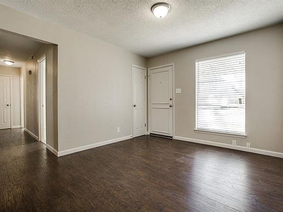 3rd image of 3224 Earle Dr