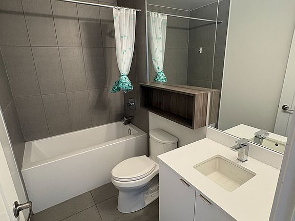 5th image of 60 Princess St #1716