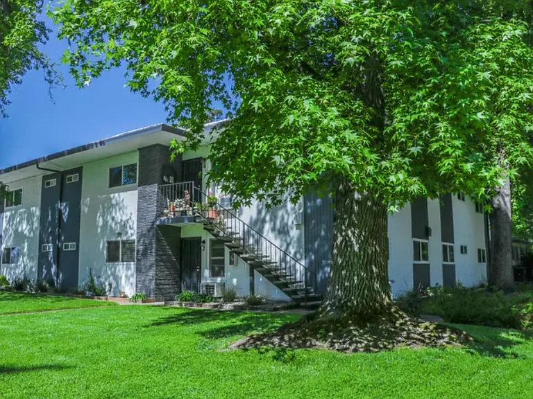 Carlson Drive Apartments — Photo 31