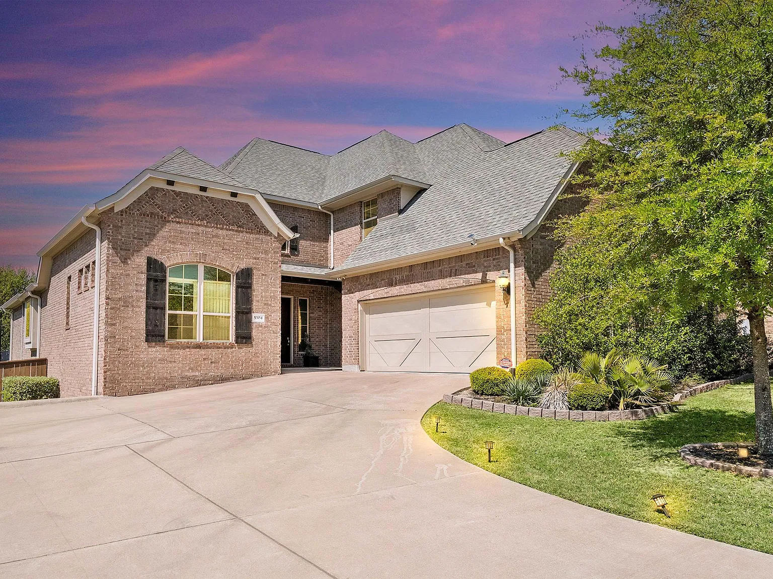 4 bed, 4.5 bath, 4091 sqft, $5,900 — Photo 3
