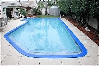 Huge pool with in-pool spa