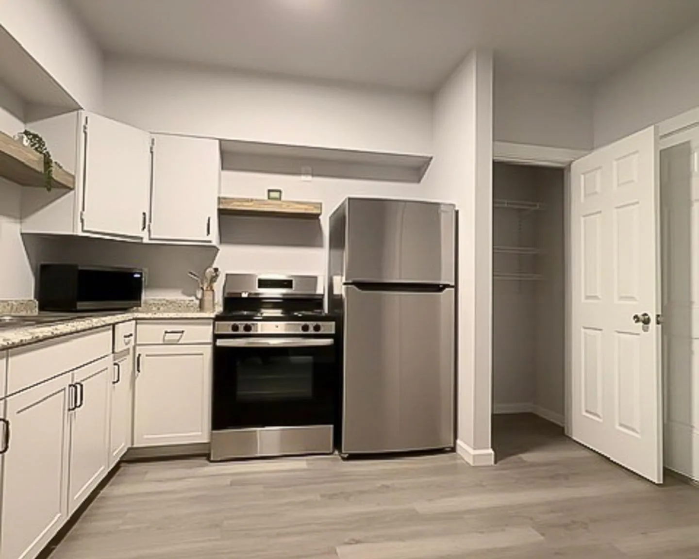 6918 Northside Drive — Photo 1