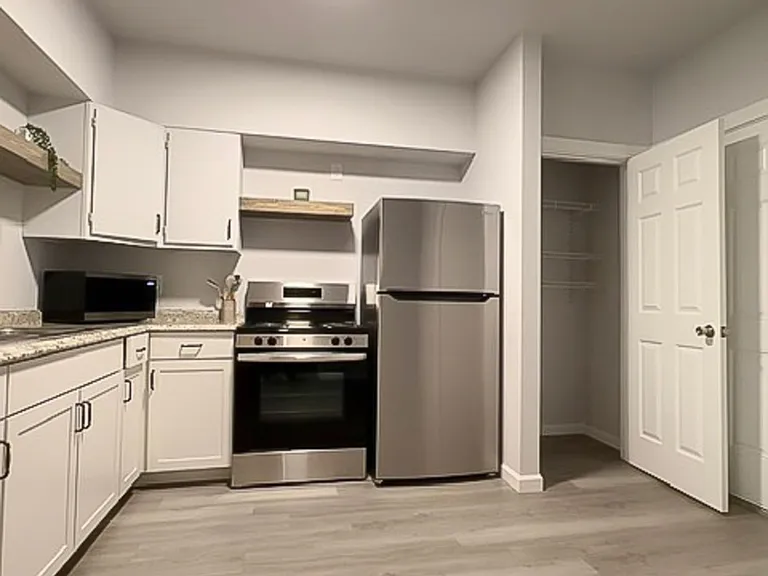 6918 Northside Dr — Photo 1