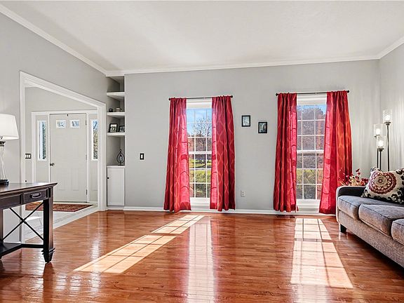 4th image of 5 Knollwood Dr