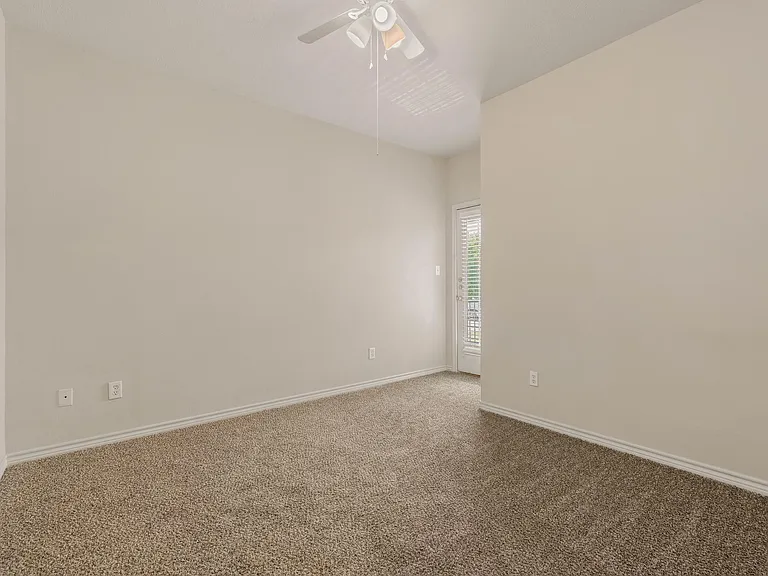 304 Forest Dr — Photo 15
