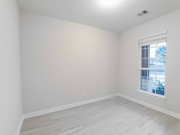 3rd image of 21310 Harbor Green Ln