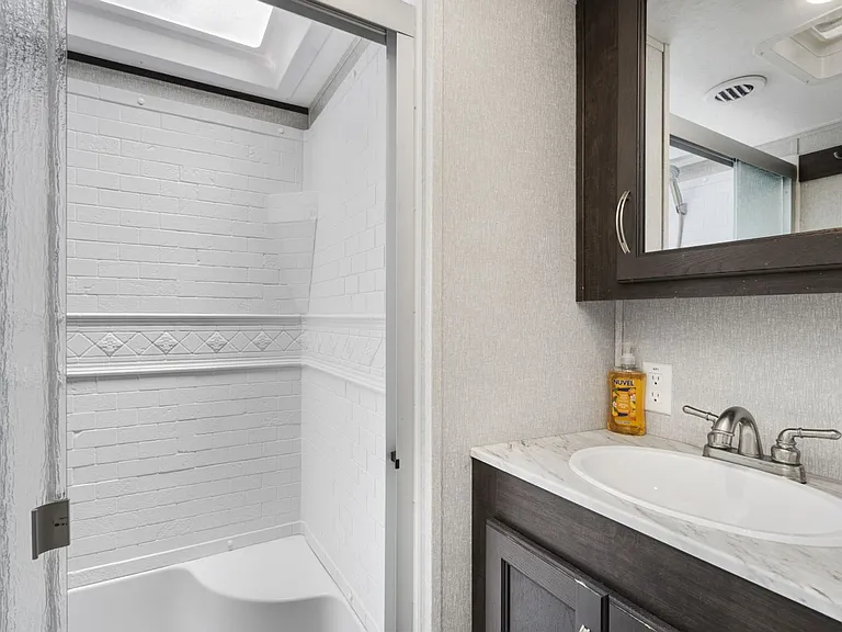 305 Linden Dr — Photo 16