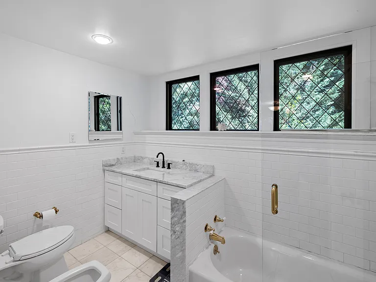 2329 Porter St NW — Photo 35