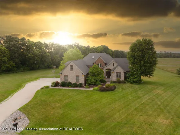 1009 Cherry Valle Ln, Williamston, MI 48895