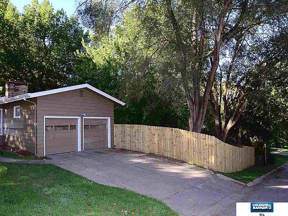 3rd image of 3104 S 105th Ave