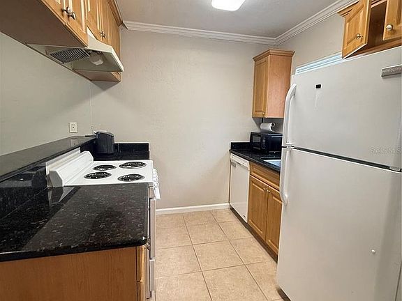 5th image of 630 SW 10th Ln