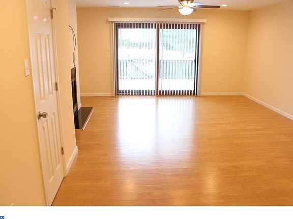 3rd image of 18 Hampshire Dr #0