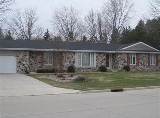 4913 Sunset Rd, Manitowoc, WI 54220