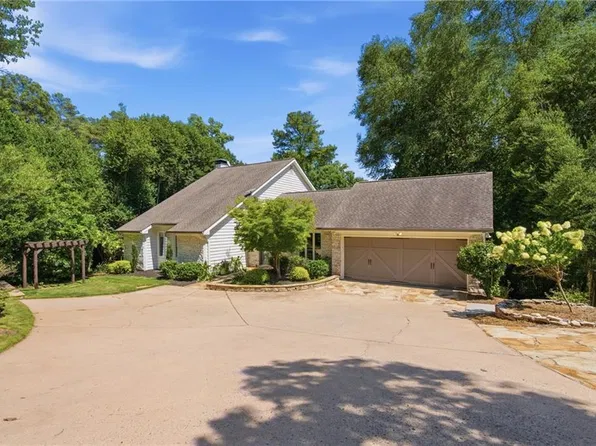 8190 Old Mill Dr, Gainesville, GA 30506