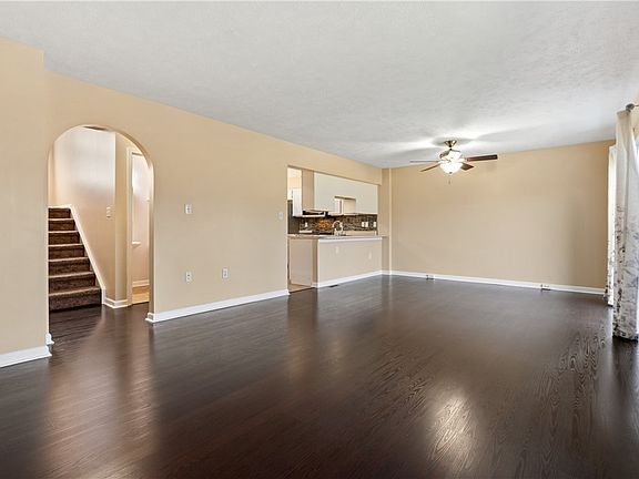 3rd image of 3202 Canterbury Dr