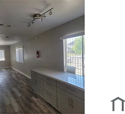 2 bed, 900 sqft, $1,900 — Photo 1