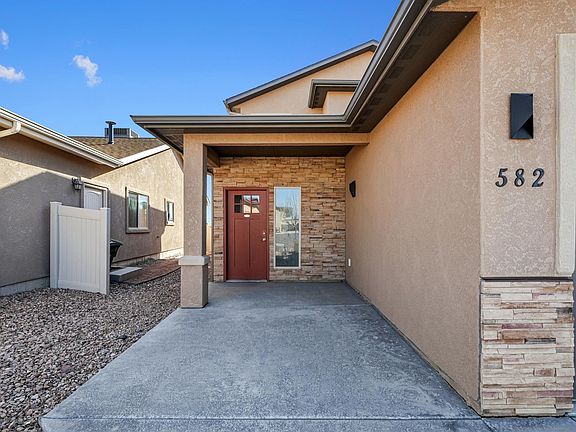 3rd image of 582 Ravenna Ct