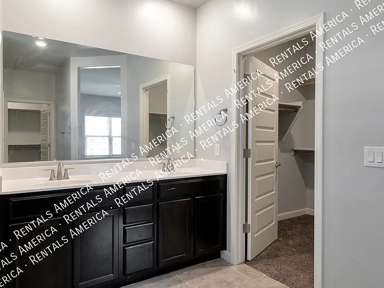 543 W Weldon St — Photo 4