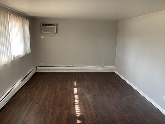 3rd image of 14423 Lincoln Ave #3