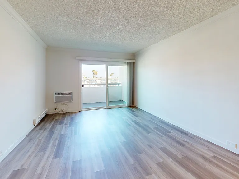 Eight 80 Newport Beach — Photo 180