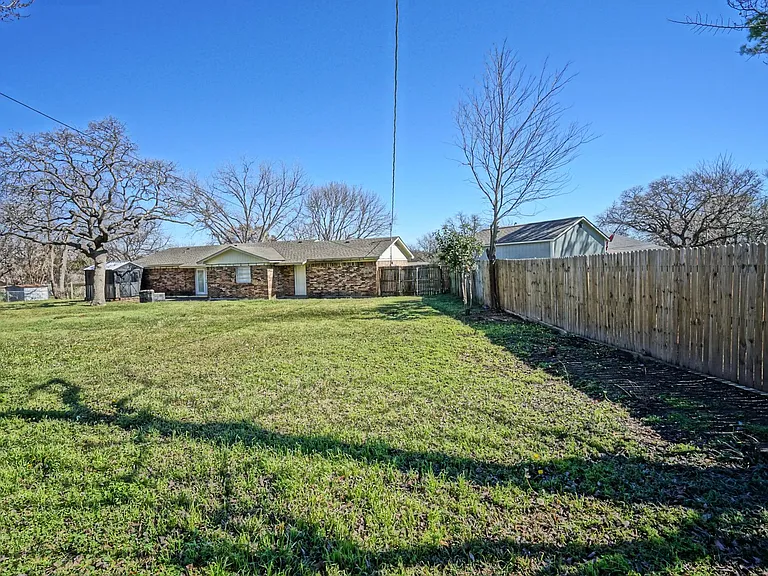 619 Todd Ct — Photo 13