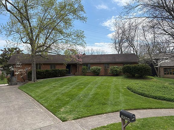 2nd image of 2044 Manor Dr