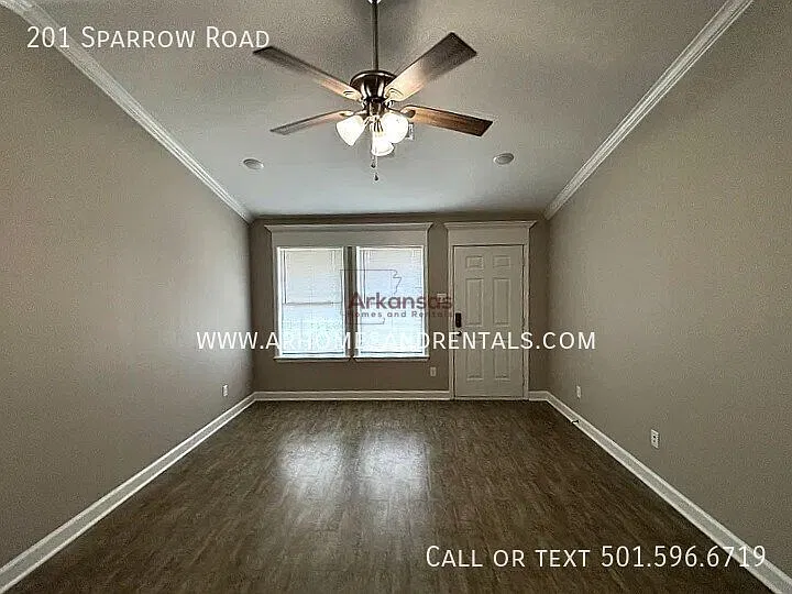 $500 Deposit Octoberfest Special ~ 201 Sparrow Road ~ 3 Bedrooms | 2 Bathrooms | 2-Car Garage — Photo 2