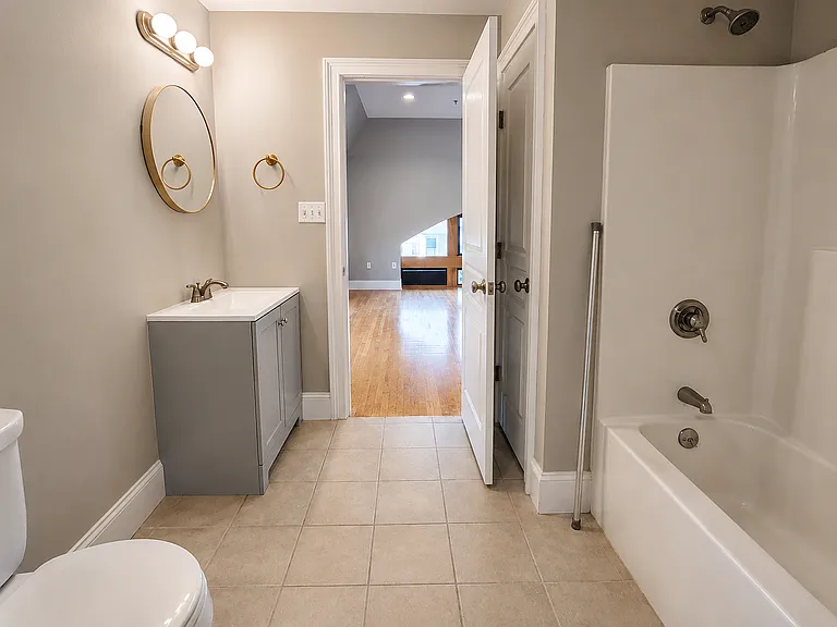 Cabot Street Apartments Historic Charm in Downtown Beverly — Photo 9