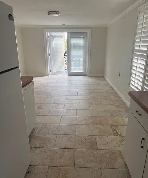 1427 S Daytona Ave — Photo 5