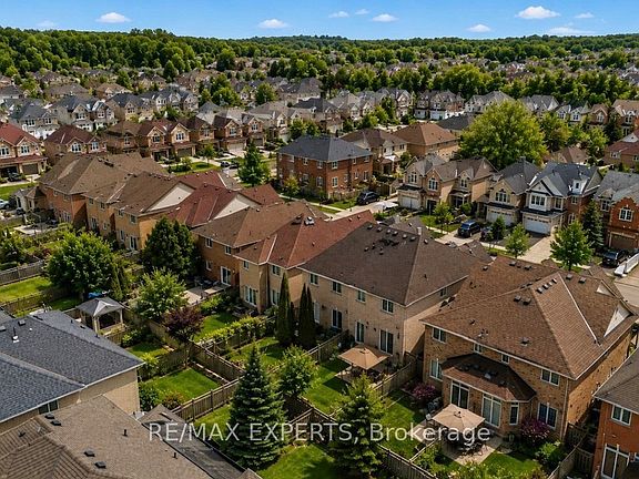 3rd image of 62 Colonial Cres