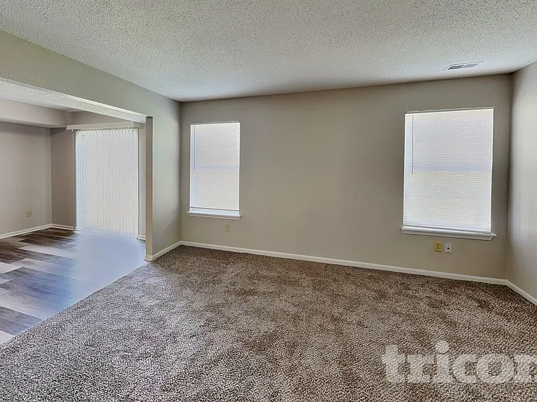 4244 Village Trace Dr — Photo 2