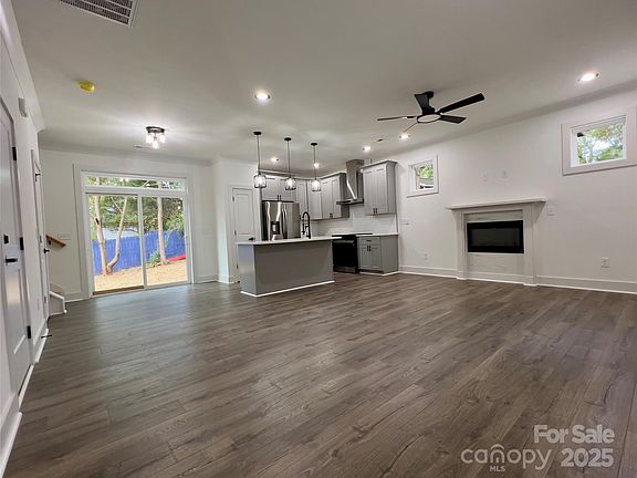 2nd image of 7302 Lanterntree Ln