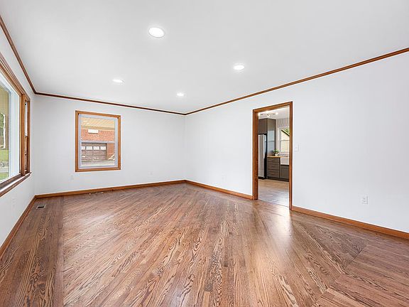 5th image of 531 Henderson St