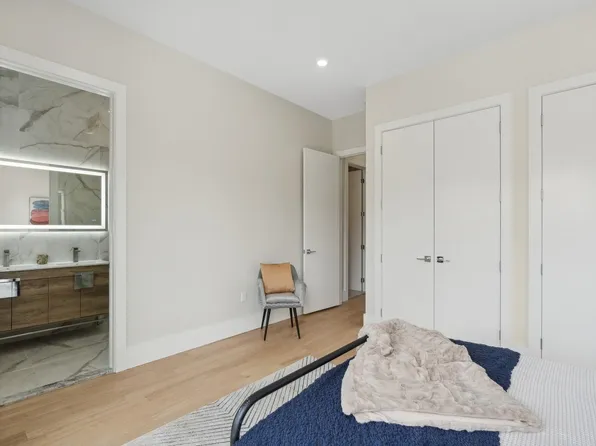 220 Freeman Avenue image 16 of 47