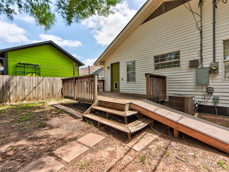 418 N Flood Ave — Photo 14