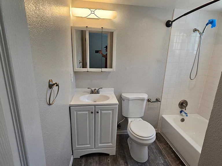 370 N Fair Oaks Ave — Photo 19