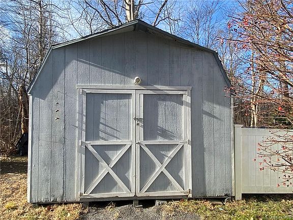 3rd image of 166 North Dr