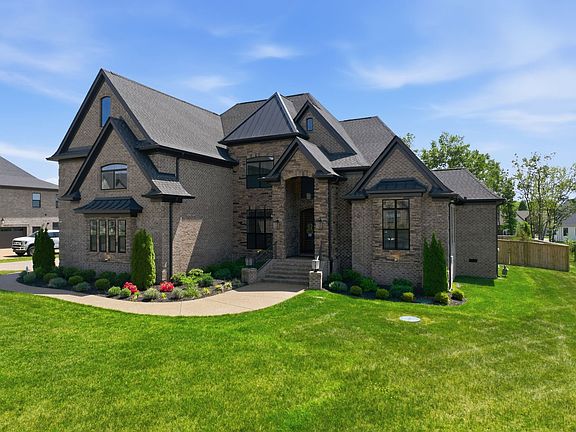 2nd image of 2605 Oxford Pl