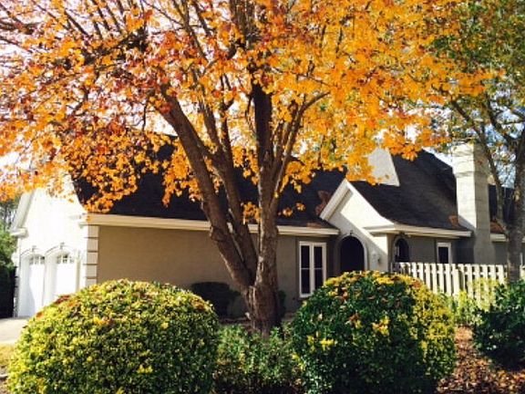 2nd image of 2628 Chaucer Dr