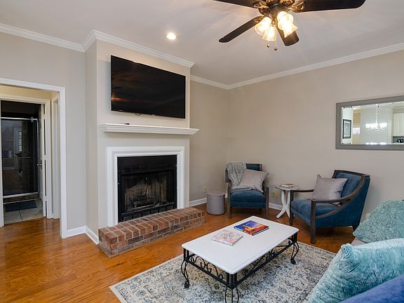 2nd image of 421 Eddy Ln #B