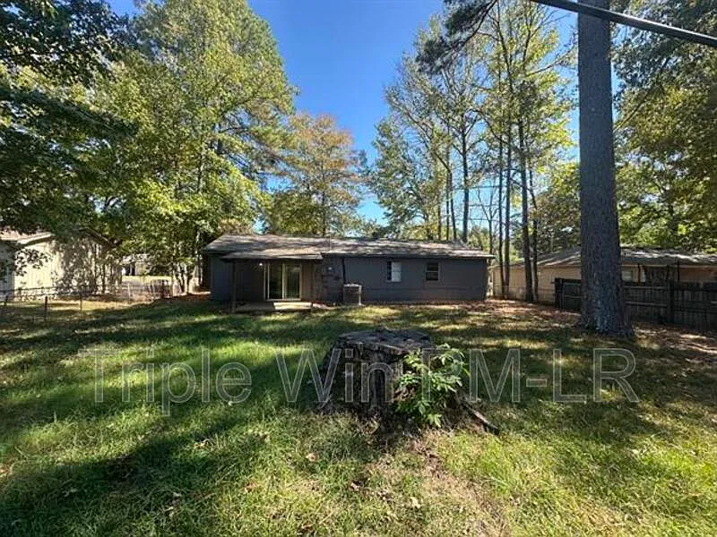 2 bed, 1.0 bath, 988 sqft, $1,125 — Photo 4