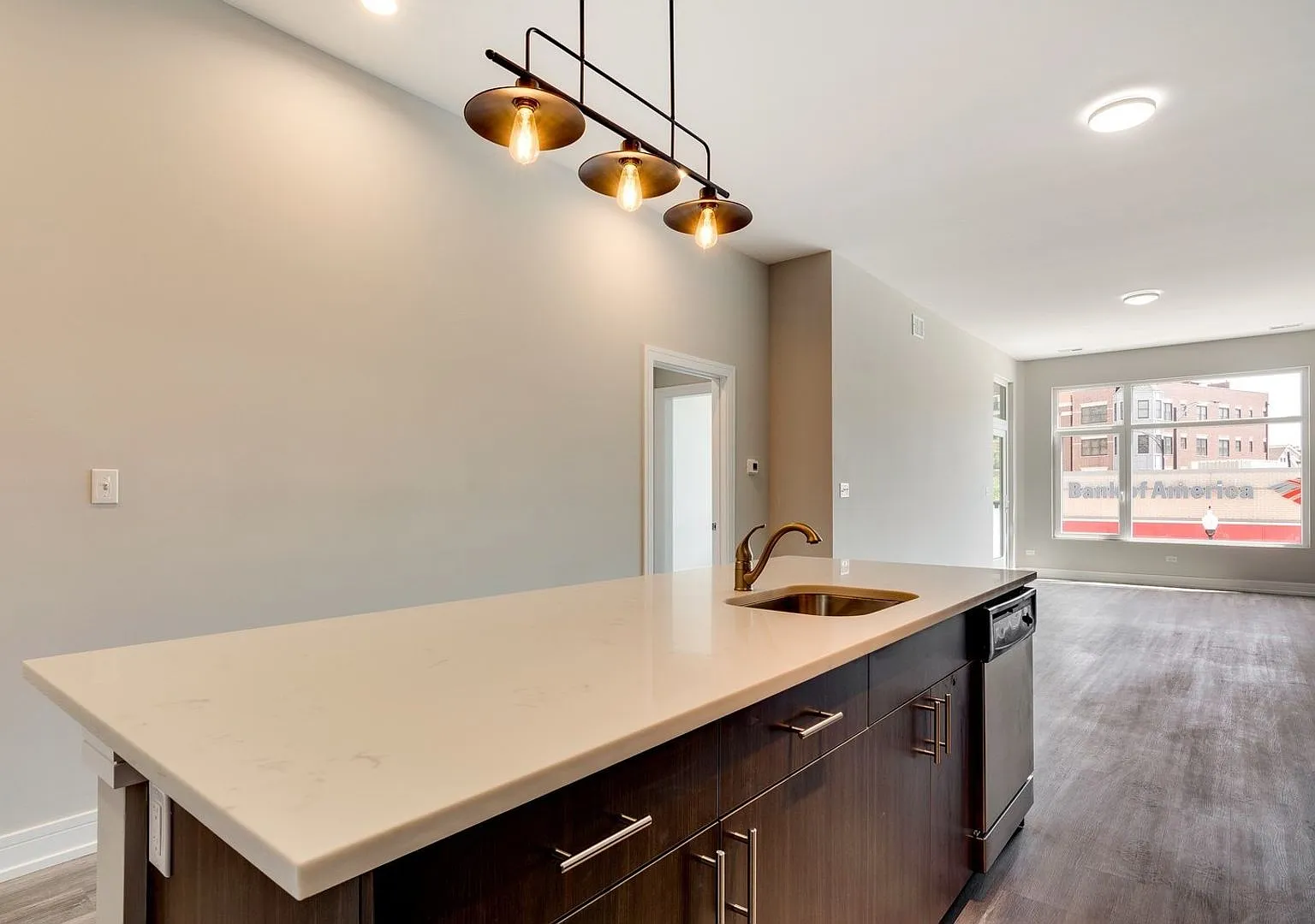 Lakeview 2-Bedroom/2-Bath - W/D In-Unit - Available Feb 10th! — Photo 4